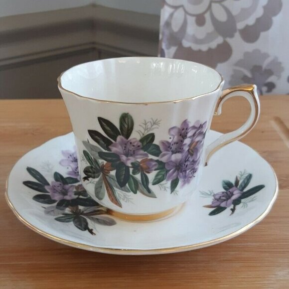 Vtg ROYAL VICTORIA FINE Bone china cup saucer purple flowers FLORAL gold trim - Picture 5 of 7